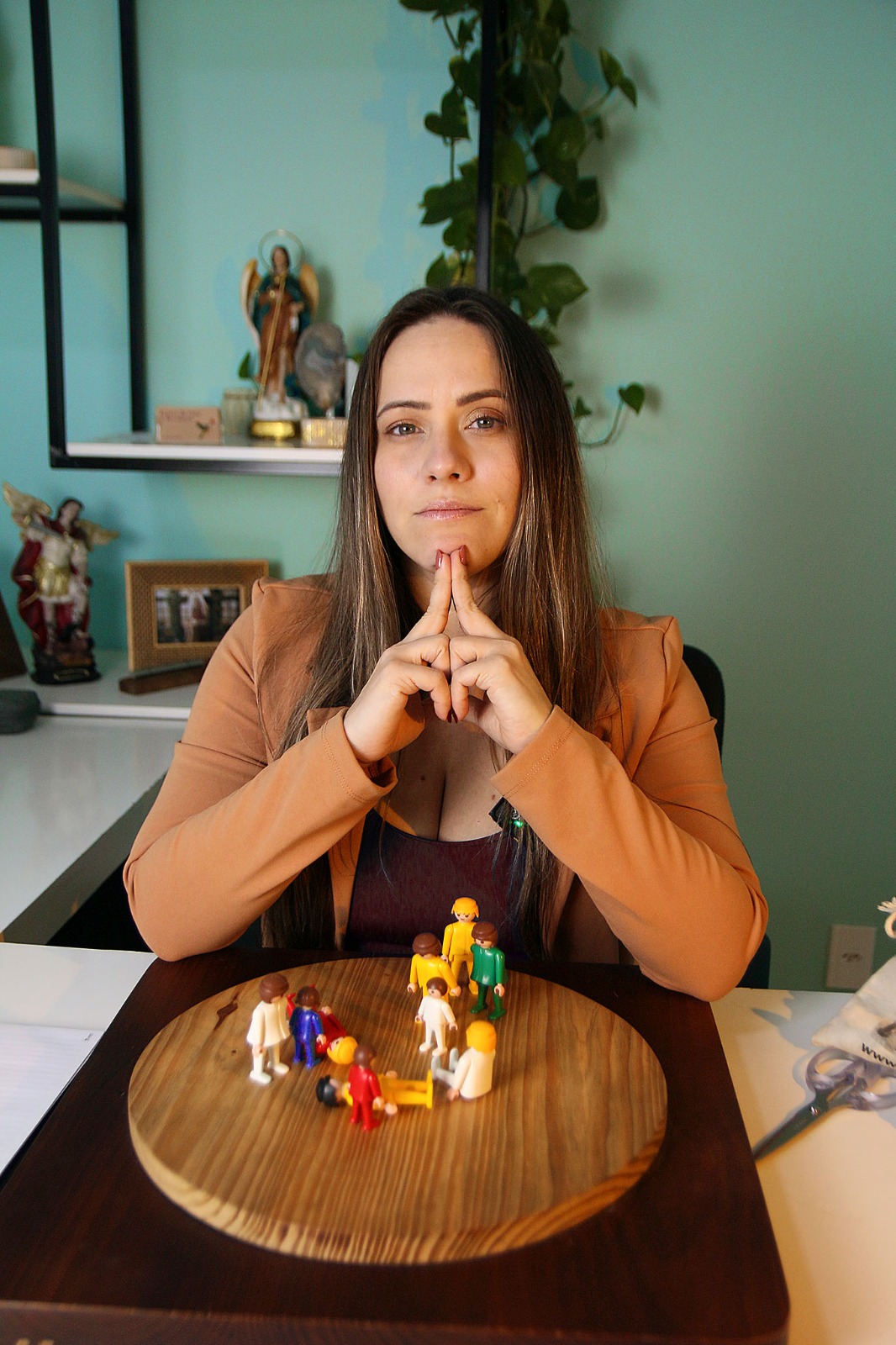 Daiane Ronda em uma sessão de Constelação Familiar